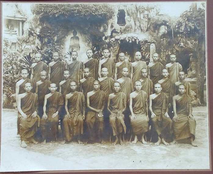 รูปถ่ายซีเปียต้นฉบับหลวงพ่อเที่ยง วัดหนองผักชี