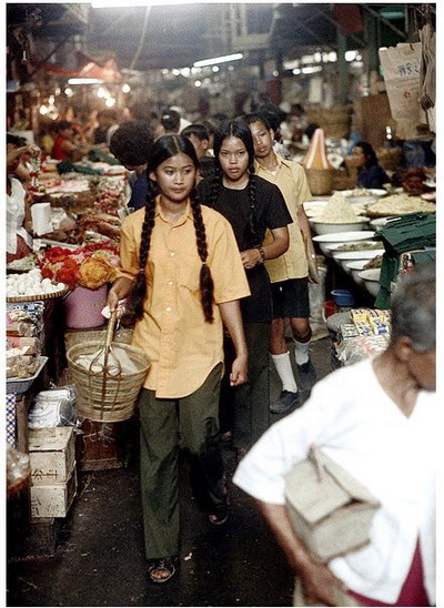 ตลาดยิ่งเจริญ